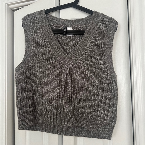 H&M Divided Knit Vest - Picture 1 of 4